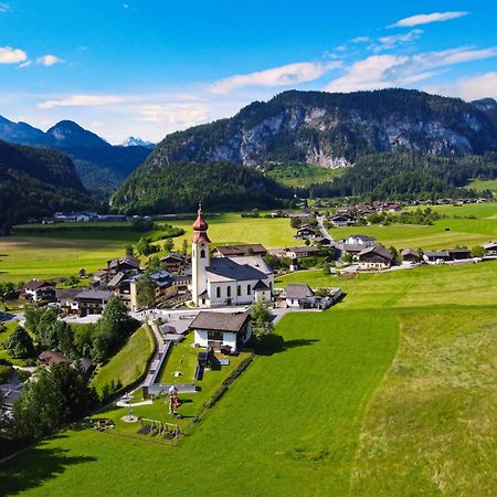 Dorfcafe Unken Hotelpension Swirtshaus Im Dorf Esterno foto