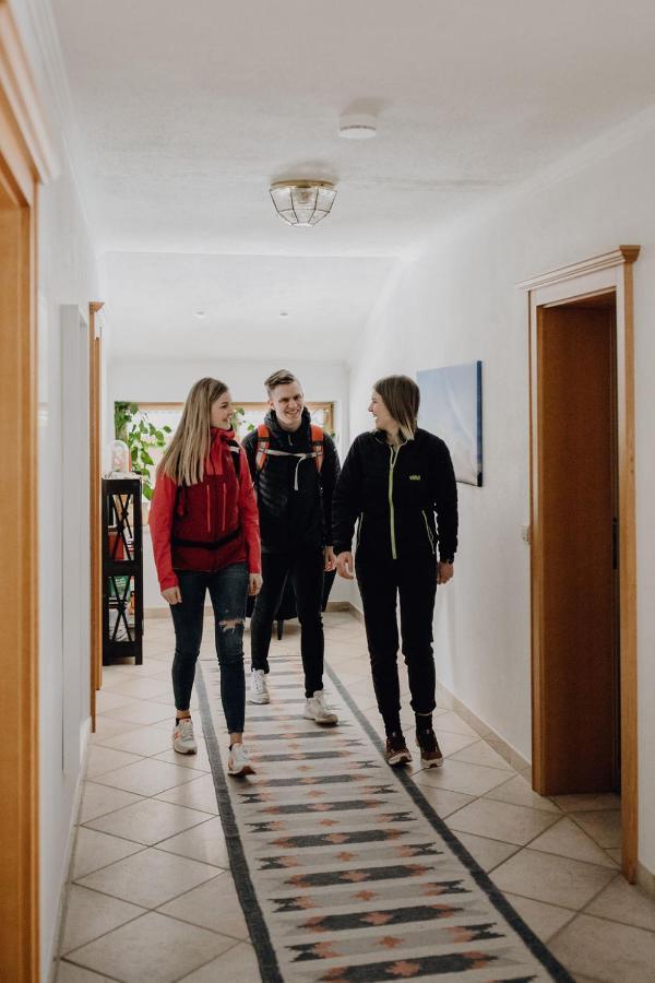 Dorfcafe Unken Hotelpension Swirtshaus Im Dorf Esterno foto