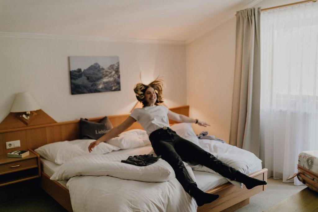 Dorfcafe Unken Hotelpension Swirtshaus Im Dorf Esterno foto