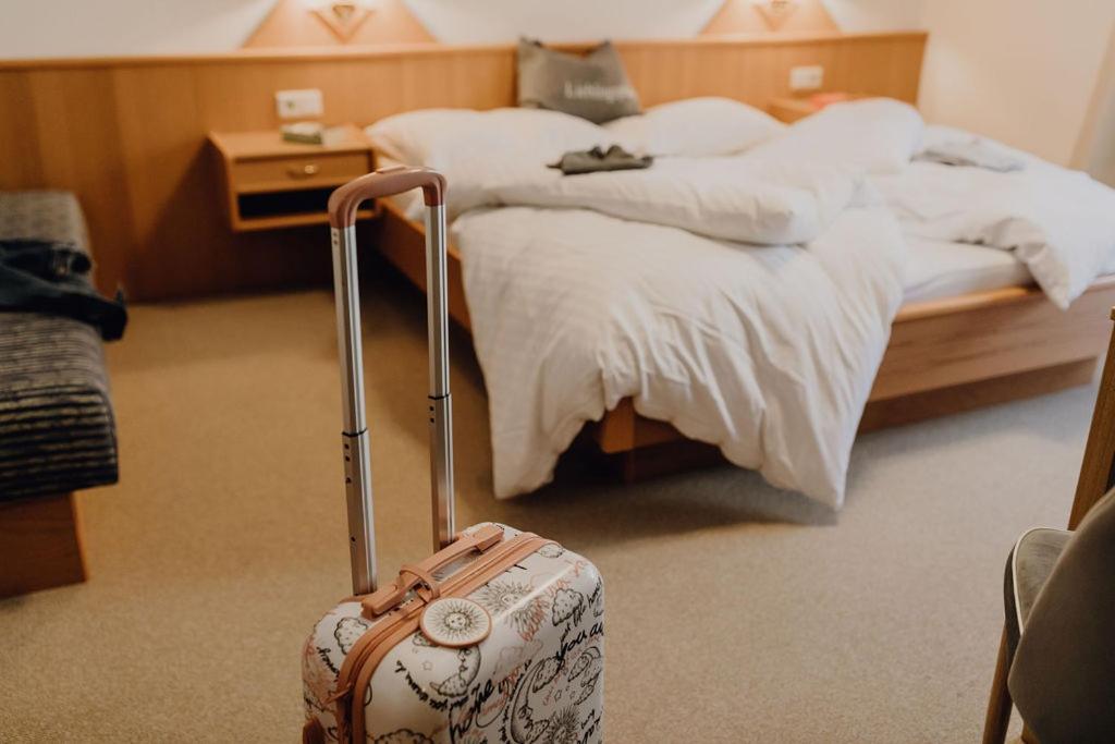Dorfcafe Unken Hotelpension Swirtshaus Im Dorf Esterno foto