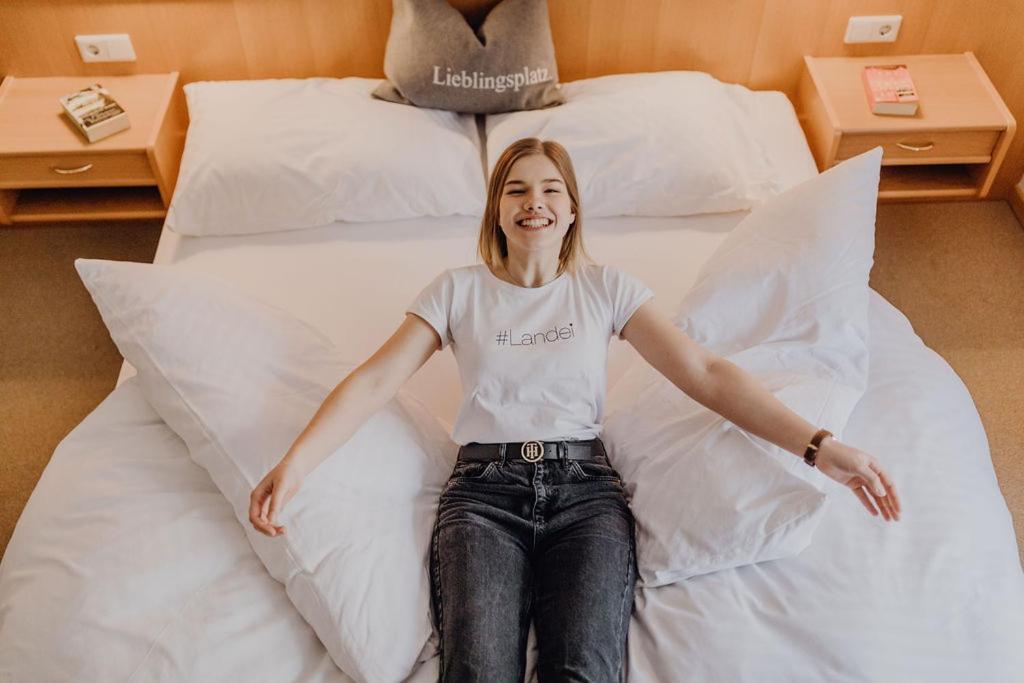 Dorfcafe Unken Hotelpension Swirtshaus Im Dorf Esterno foto