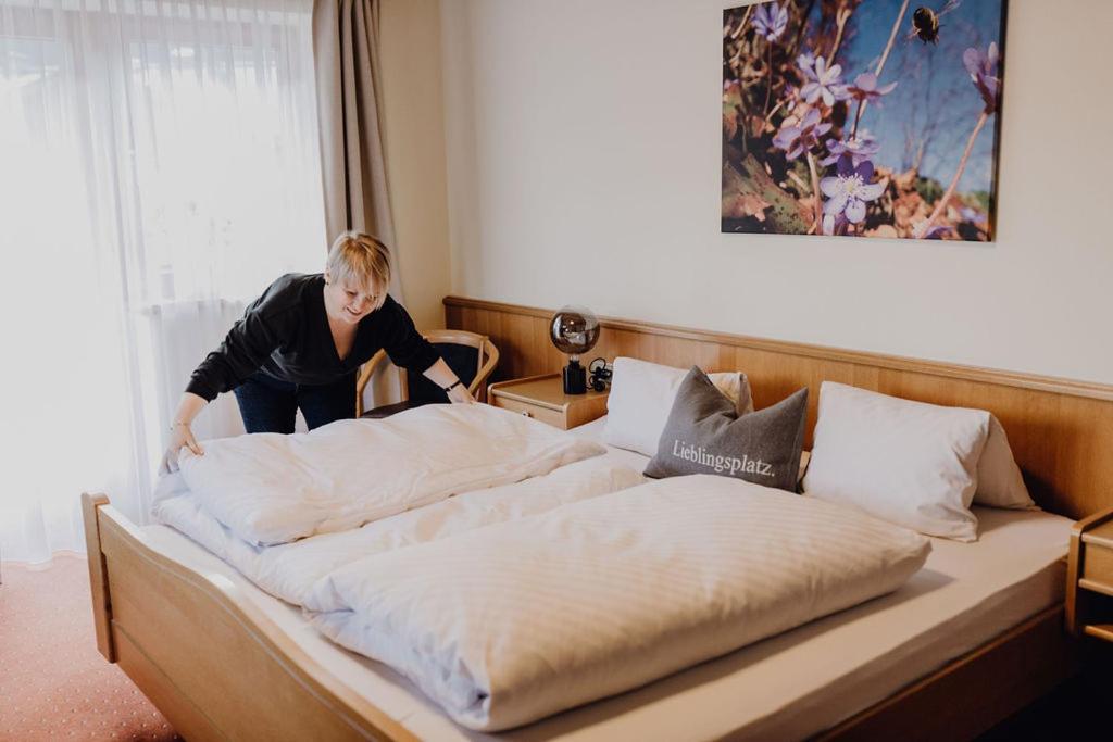 Dorfcafe Unken Hotelpension Swirtshaus Im Dorf Esterno foto