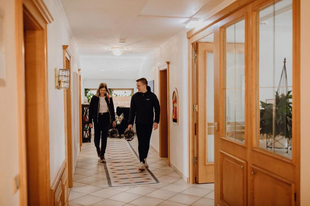 Dorfcafe Unken Hotelpension Swirtshaus Im Dorf Esterno foto