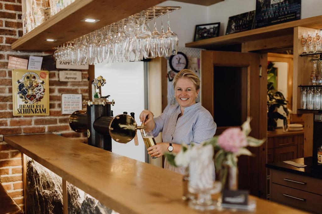 Dorfcafe Unken Hotelpension Swirtshaus Im Dorf Esterno foto