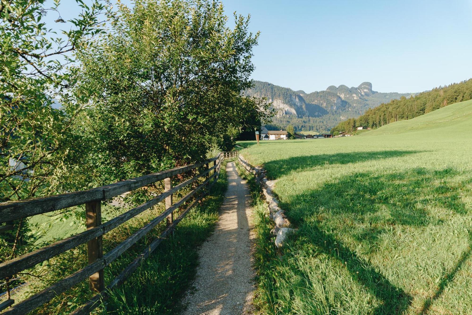 Dorfcafe Unken Hotelpension Swirtshaus Im Dorf Esterno foto