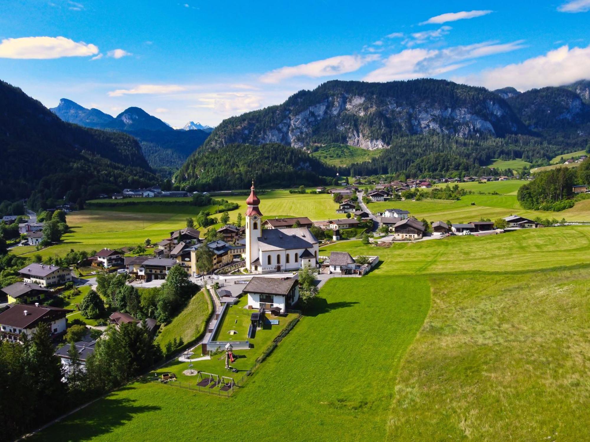 Dorfcafe Unken Hotelpension Swirtshaus Im Dorf Esterno foto