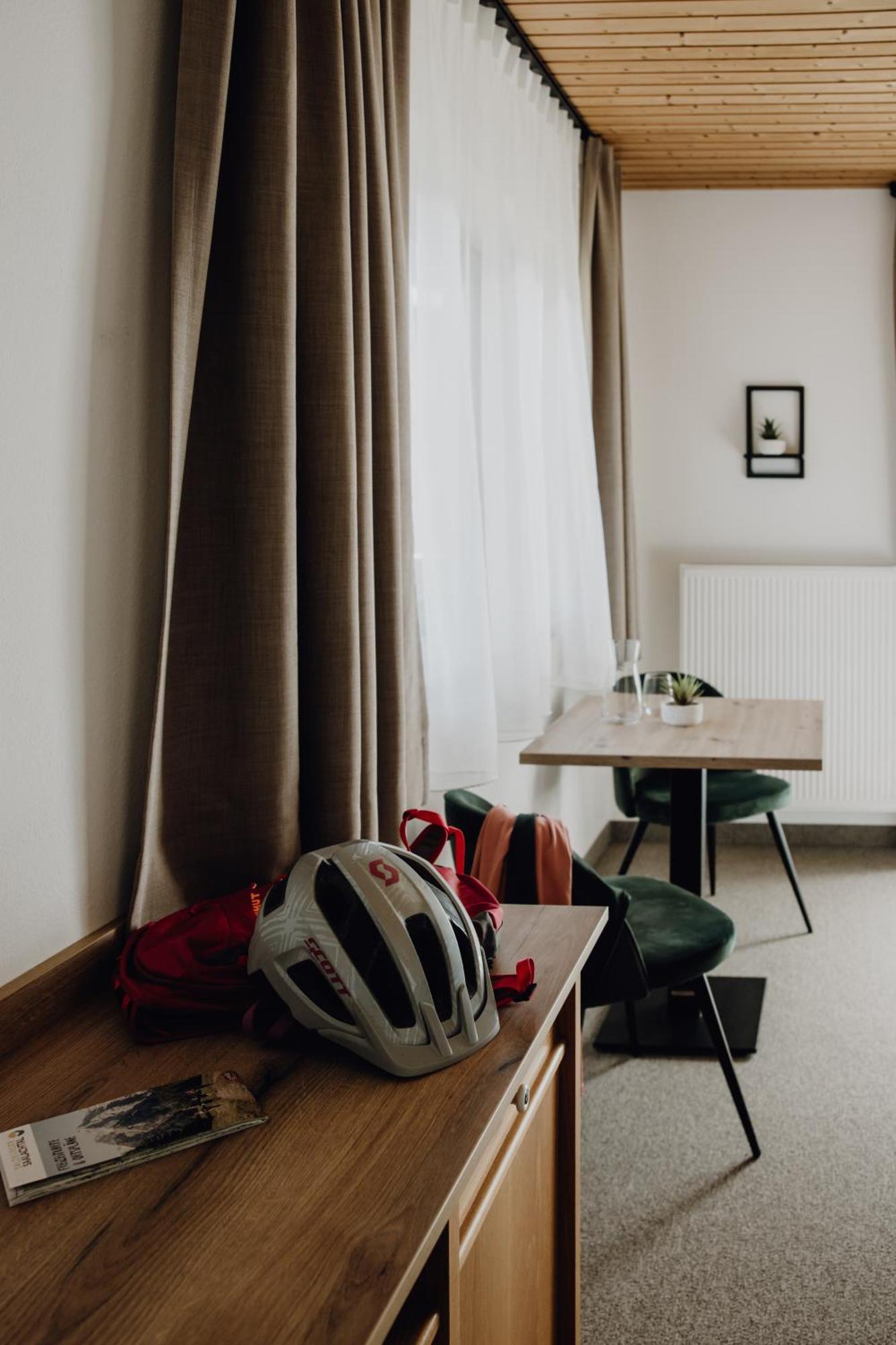 Dorfcafe Unken Hotelpension Swirtshaus Im Dorf Esterno foto